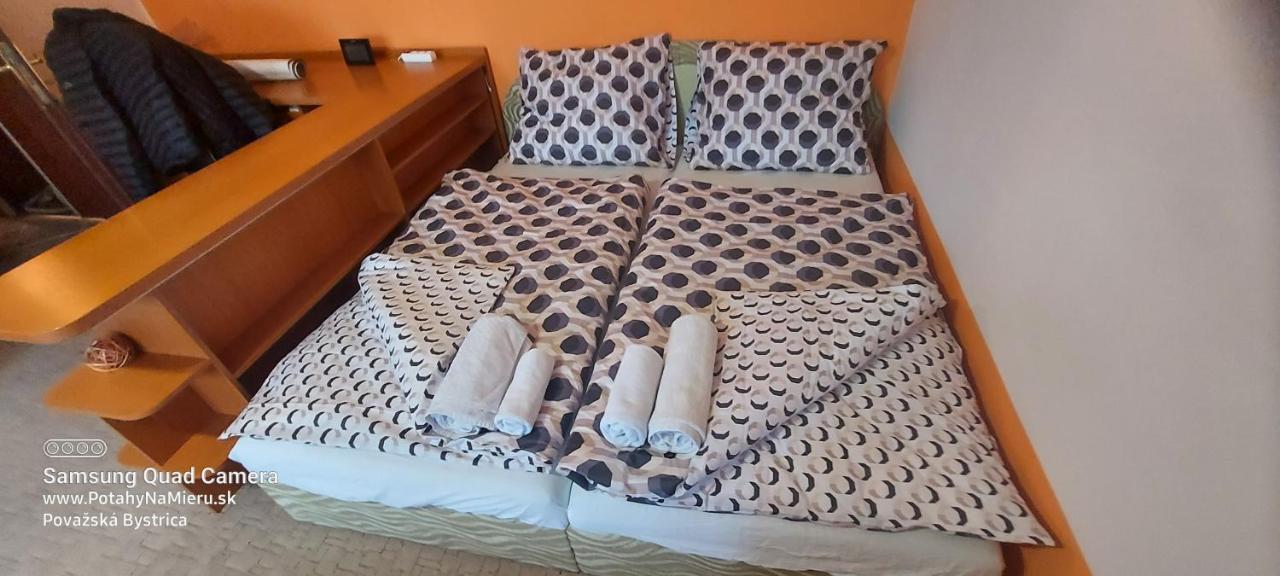 Wolf Apartman Pokojne Ubytovanie V Povazskej Bystrici Ticha Lokalita S Parkovanim Vsade Blizko Vhodne Pre Pracovne Cesty Turistiku Aj Oddych Plne Vybavena Kuchyna Povazska Bystrica Bagian luar foto