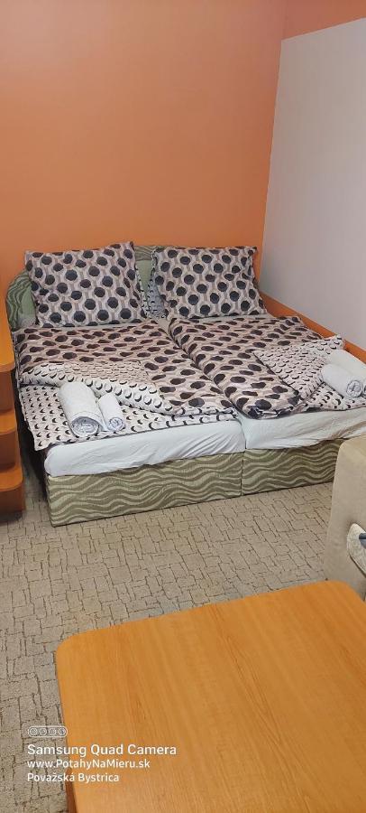 Wolf Apartman Pokojne Ubytovanie V Povazskej Bystrici Ticha Lokalita S Parkovanim Vsade Blizko Vhodne Pre Pracovne Cesty Turistiku Aj Oddych Plne Vybavena Kuchyna Povazska Bystrica Bagian luar foto